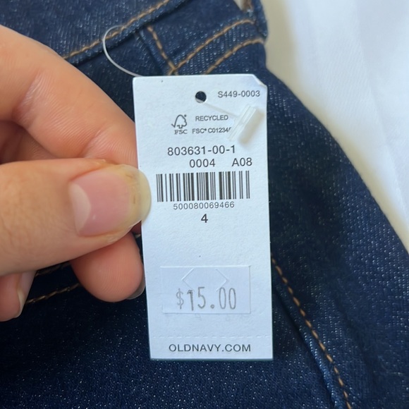 Old Navy | Size 4 Dark Wash High Rise Jean Shorts for Women with 7-inch Inseam - Picture 5 of 16